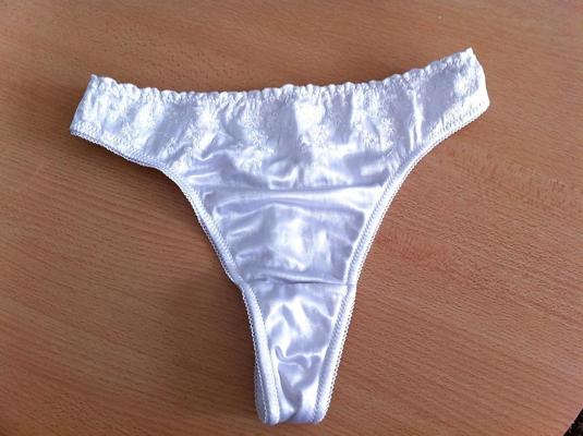 25P Les culottes viennent et le sperme