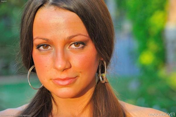 16P Fotos da adolescente peituda gostosa Abigail toda molhada para você