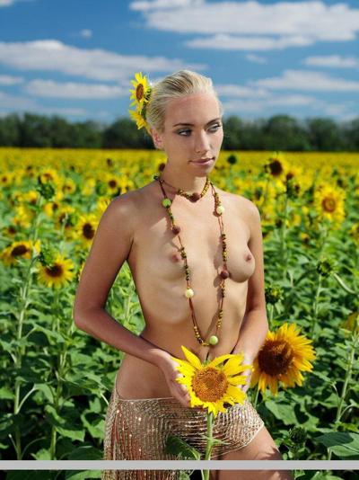 18P Pictures of teen beauty Adele B naked in the flowers