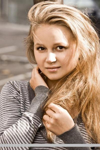 18P Pictures of teen beauty Alexandra D exposing her tight body