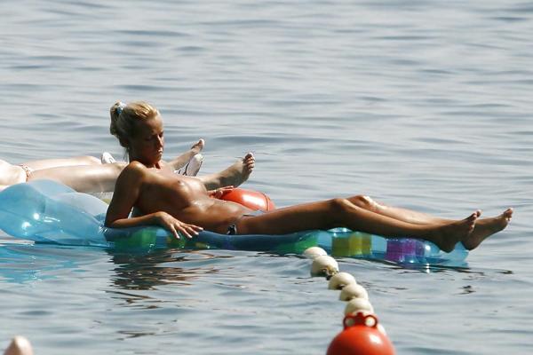 17P BEACH VOAYER