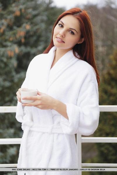 18P Beautiful girl Alise Moreno wants to take a bath with you in "Derne"