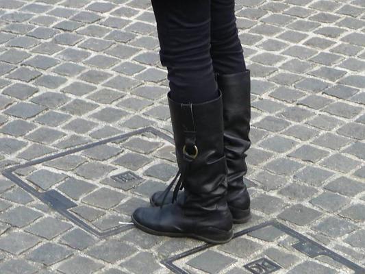 11P Candids Japonais - Pieds Dans La Rue 14