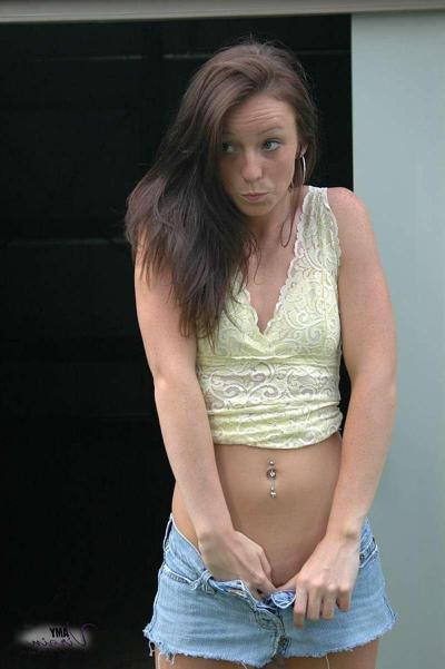20P Pictures of teen star Amy Virgin showing off her body outside