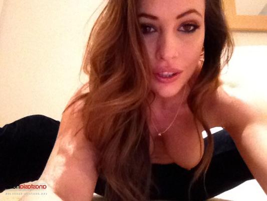 12P Anastasia Harris just in her Juicy pants at home