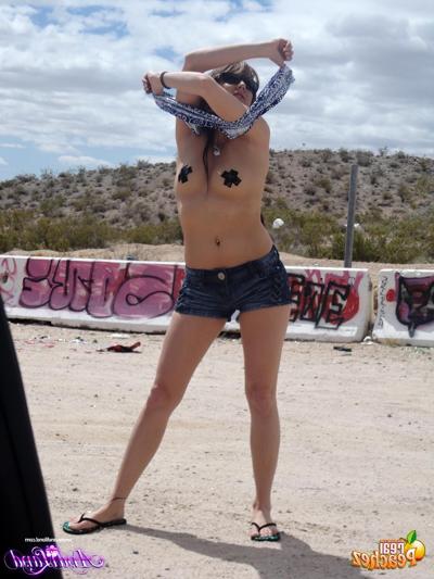 15P Andi Land shares some photos of her trip to Vegas with Sarah Peachez