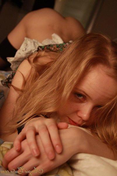 20P Fotos de Angie Cutie se espalhando pelo seu pau