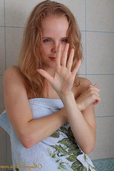 20P Pictures of Angie Cutie getting all wet for you