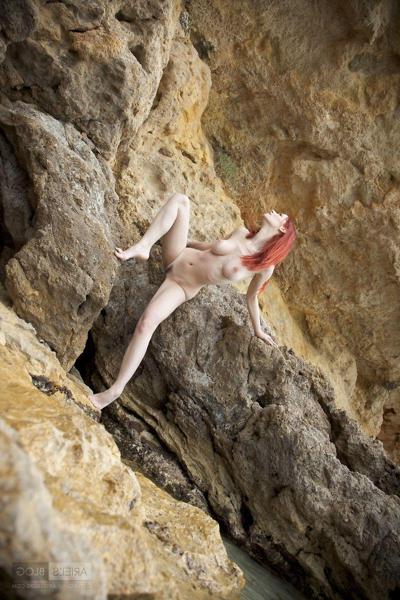 16P Pictures of Ariel spreading her legs outside