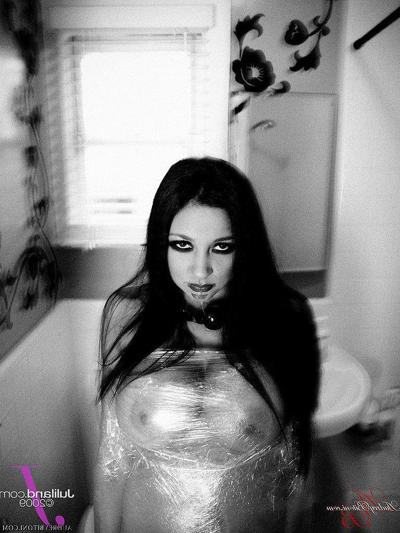 15P Pictures of Audrey Bitoni in a crazy bondage situation