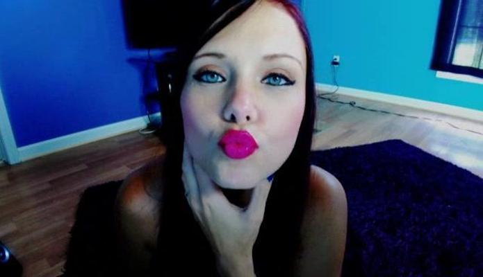 16P Screecaps of Bailey Knox being a flirty cam girl