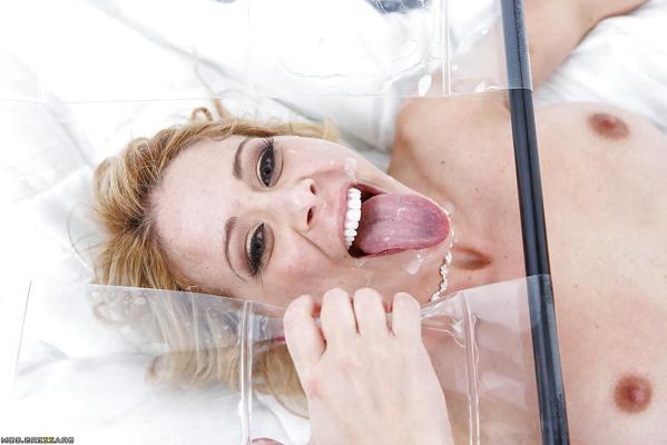16P Beautiful blonde slut Cherie giving a hardcore blowjob to that dick