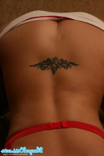 20P Pictures of teen star Blueyed Cass stripping to her panties