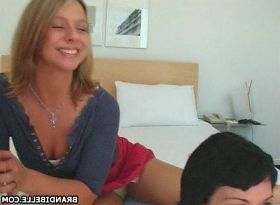16P 舌でエッチなことをしている十代の少女ブランディ・ベルの写真
