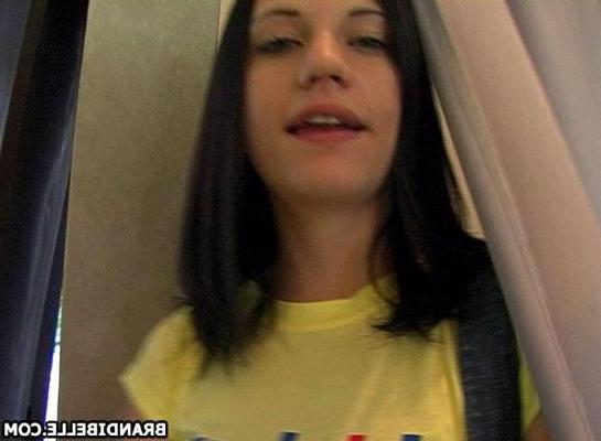 16P Pictures of Brandi Belle inviting you into a public change room