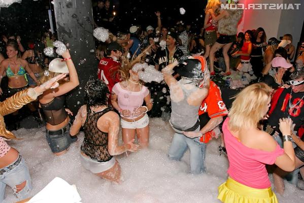 16P Fuckable chicks spending some good time at the wild foam party