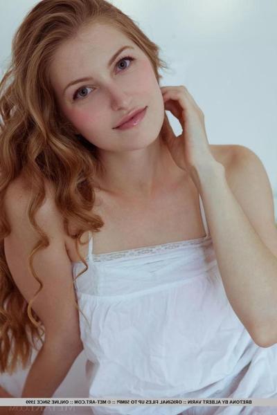 18P Stunning teen Bretona gets naked for you in "Jonade"