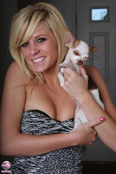 15P Pictures of a hot blonde girl showing her tight body