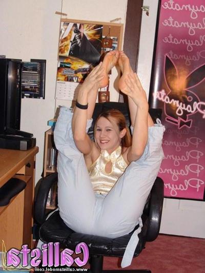 20P Pictures of Callista Model teasing from her computer chair