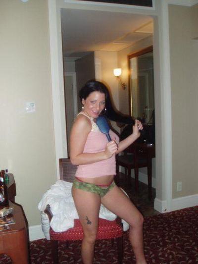 15P Pictures of teen Chloe Foxxx taking a hot bath
