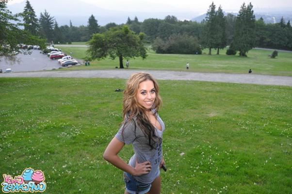20P Pictures of Cindy Cupcakes flashing outside