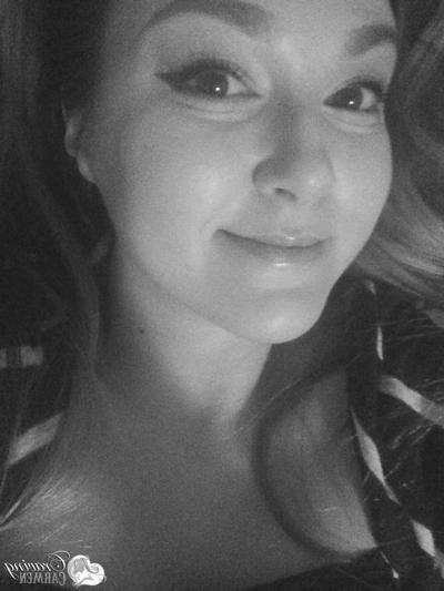 20P Hot girl Craving Carmen takes selfies in black and white