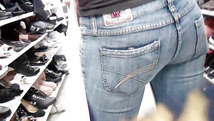 20P Her tight butt & ass in blue jeans 