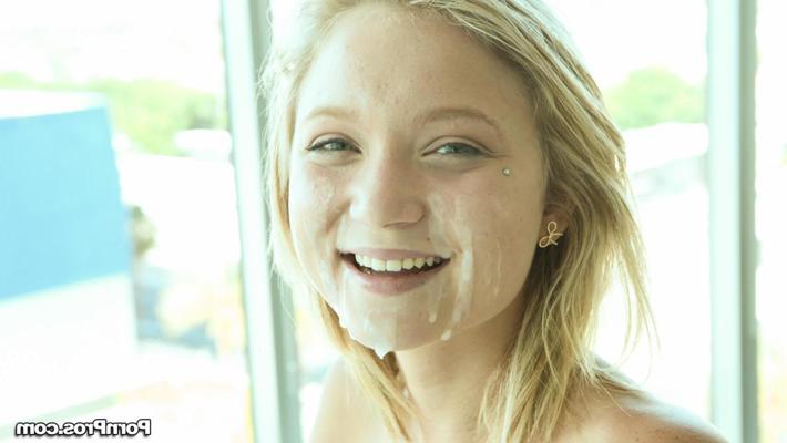 15P La pequeña rubia adolescente Dakota Skye se la follan tontamente