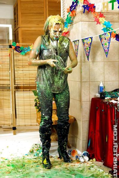 16P Fetish ladies Gina Killmer & Valentina Ross make some wild messy action