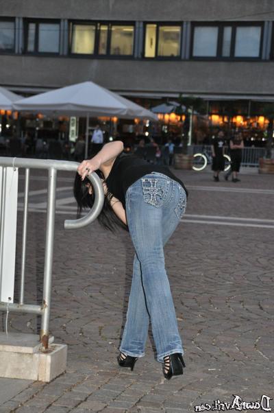 17P Bilder der Teenagerin Dawn Avril, die ihren sexy Körper zeigt