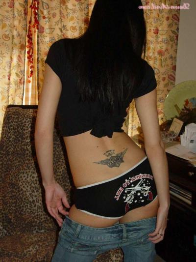15P Pics of Dawn Avril teasing in a pair of jeans