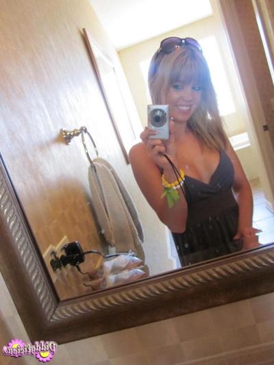 20P Bilder von Diddylicious, die heiße Bilder von sich selbst im Badezimmer macht