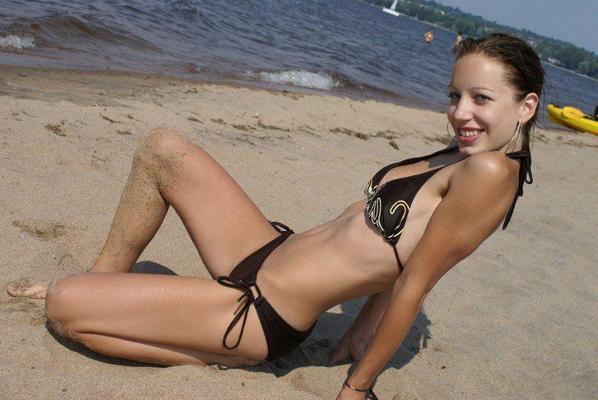 16P Pictures of Dream Taylor sharing a cock with her girlfriend