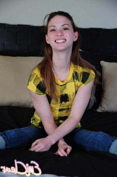20P Pictures of Emi Clear giving you some foot fetish action