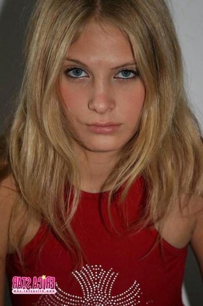 15P Pictures of teen Erica Star teasing with her beautiful face
