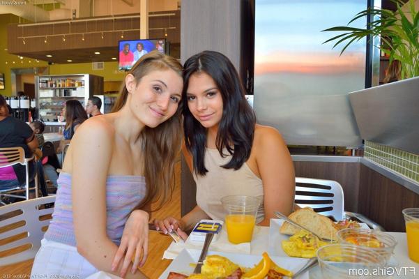 16P Dos alumnas calientes Violet y Eva se divierten afuera