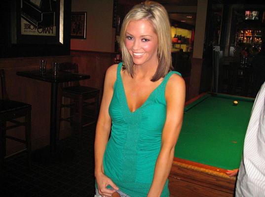 20P Pictures of Foxy Jacky playing a sexy game of pool