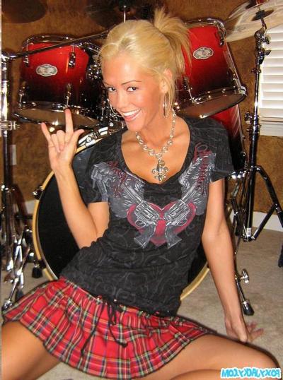 20P Pictures of Foxy Jacky getting kinky with the drums