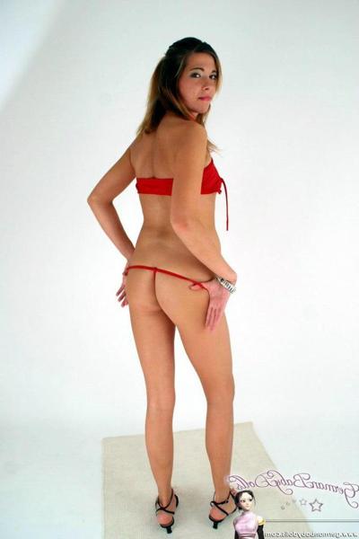 16P Pictures of german teen Amy bending over to show her sweet round ass