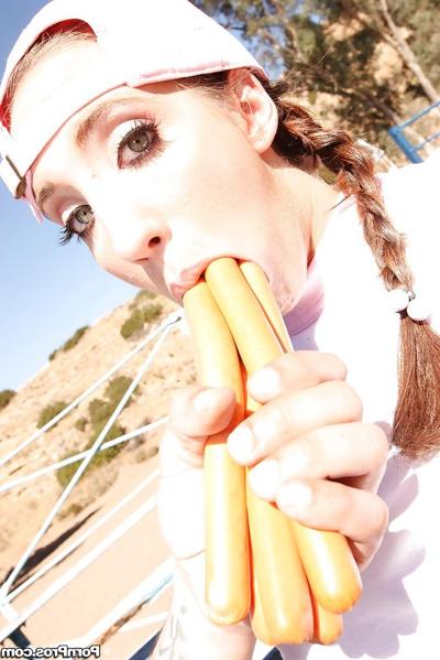 16P Sports babe with pigtails Kelly Divine shows her boobs outdoor