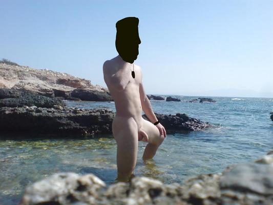 15P Dick on the beach