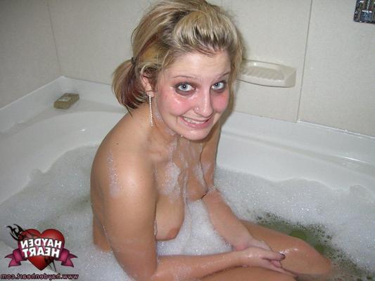 16P Bilder von der Teenie-Nymphomanin Hayden Heart, die für Sie ganz nass wird