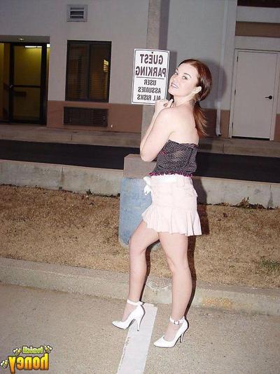 20P Bilder von Teenager-Mädchen Heidi, das dir ihr Höschen zeigt