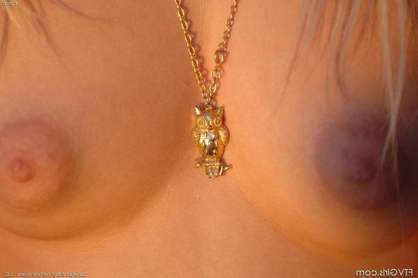 20P Pictures of Jana having some fun in the nude