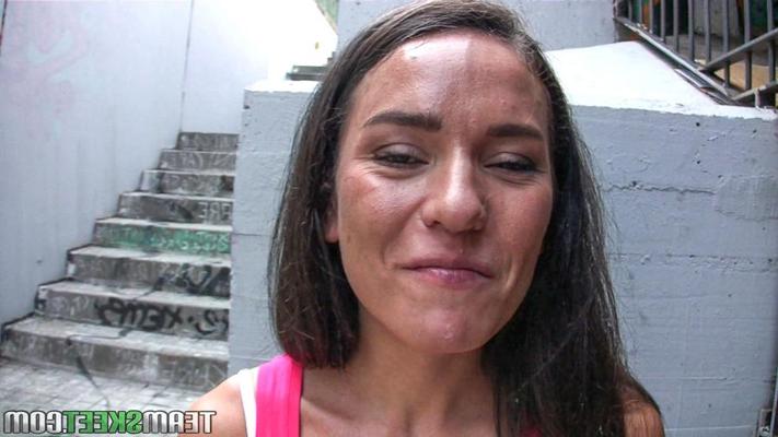 16P European teen Nataly Gold swallowing cum in forest for cash money