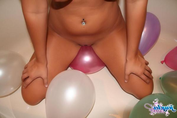 20P Pictures of Jayda Brook playing with balloons