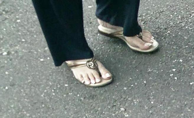 25P Desi Feets