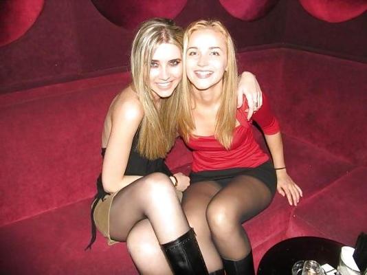 25P Nylon - upskirt - leg 4