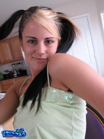 18P Pictures of teen girl Jodi Cassidy teasing with her hot body