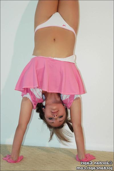 20P Fotos do adolescente Jordan Capri pronto para jogar bola